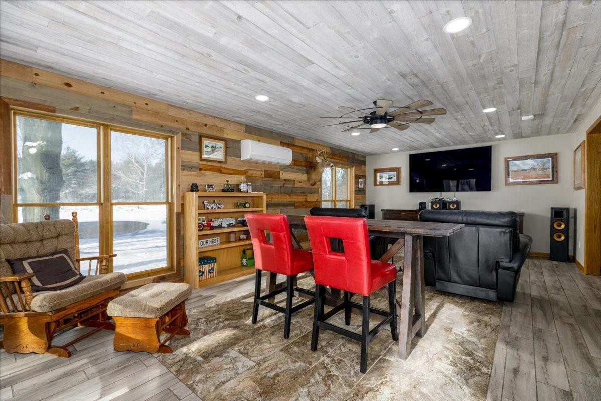 Pella, Iowa, 50219, United States, 3 Bedrooms Bedrooms, ,2 BathroomsBathrooms,Residential,For Sale,2002489