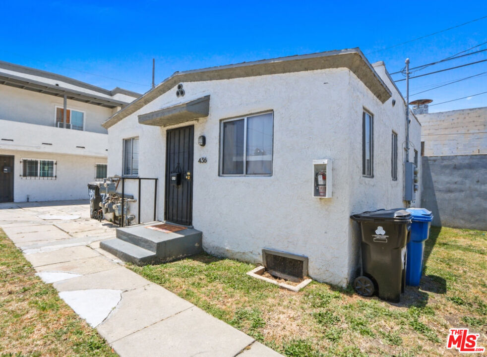 Los Angeles, California, 90003, United States, 9 Bedrooms Bedrooms, ,Residential,For Sale,1940130