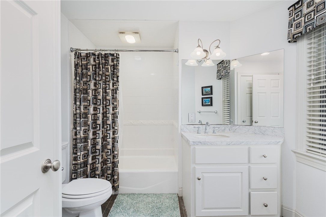 East Greenwich, Rhode Island, 02818, United States, 5 Bedrooms Bedrooms, ,7 BathroomsBathrooms,Residential,For Sale,1940425