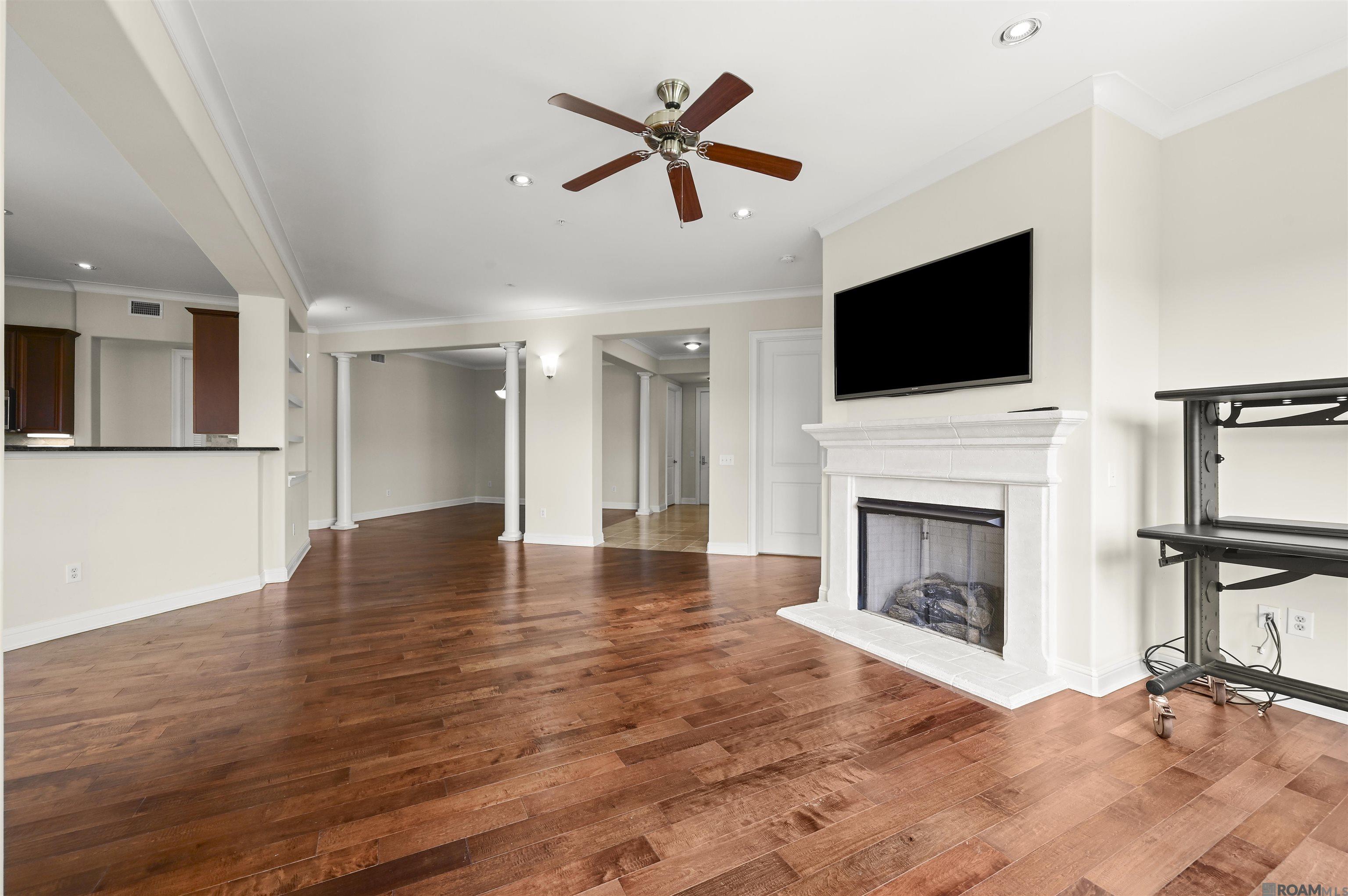 Baton Rouge, Louisiana, 70808, United States, 3 Bedrooms Bedrooms, ,2 BathroomsBathrooms,Residential,For Sale,1980847