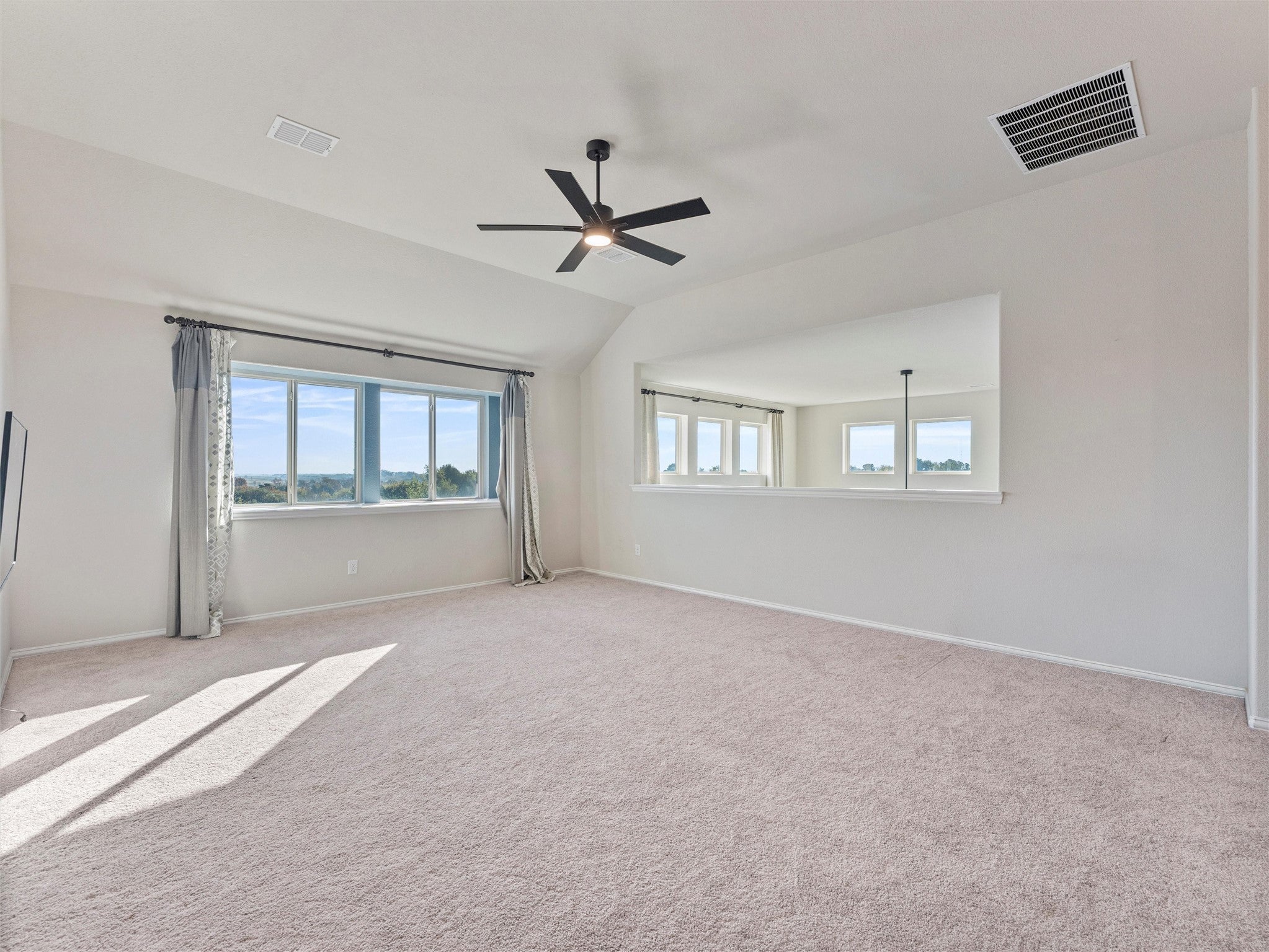 Waxahachie, Texas, 75165, United States, 5 Bedrooms Bedrooms, ,4 BathroomsBathrooms,Residential,For Sale,1989911