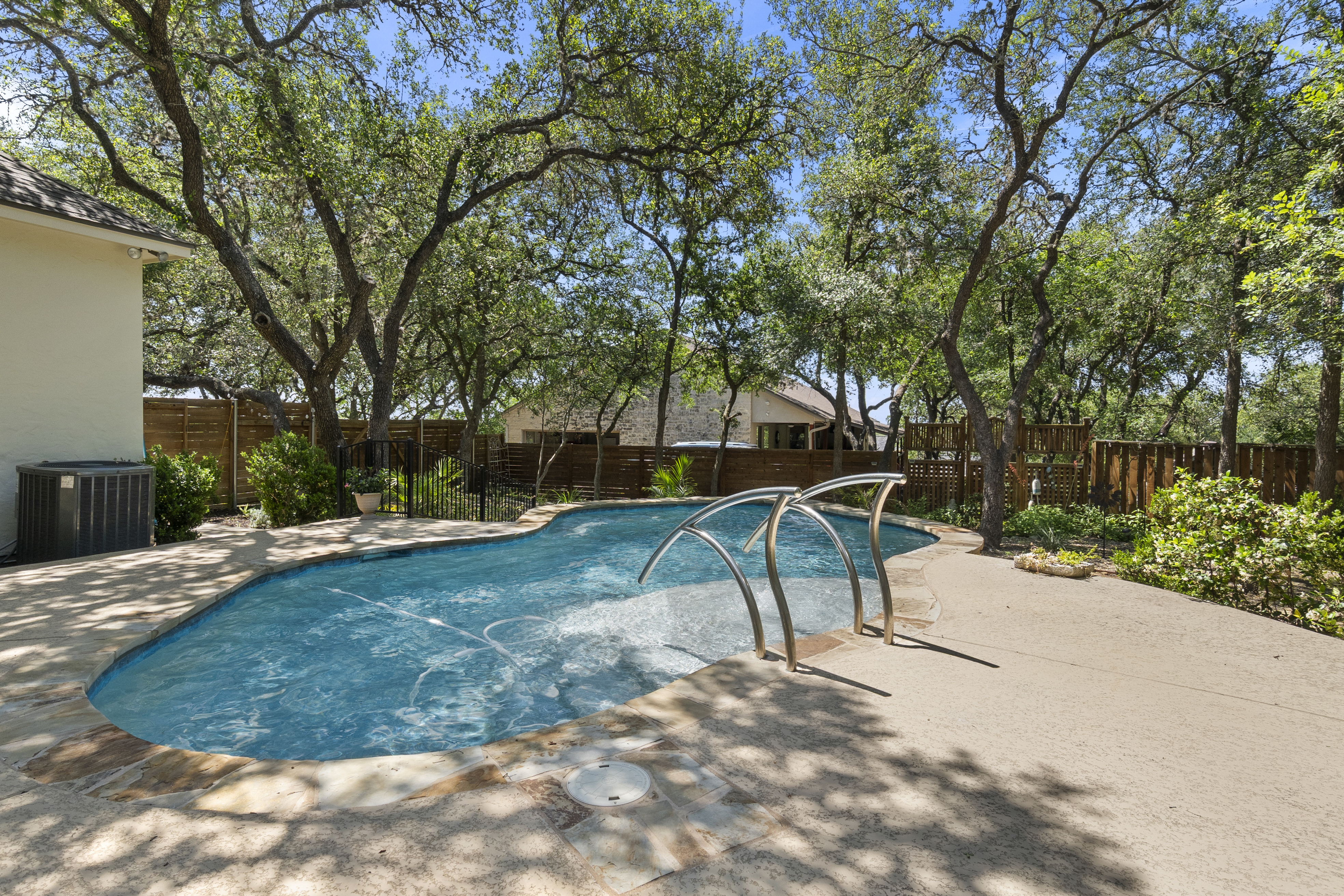  Stunning Custom Home with Expansive Outdoor Entertaining - 物件實景