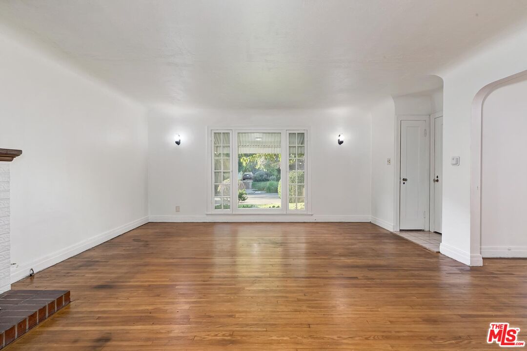 Los Angeles, California, 90039, United States, 2 Bedrooms Bedrooms, ,1 BathroomBathrooms,Residential,For Sale,1988160