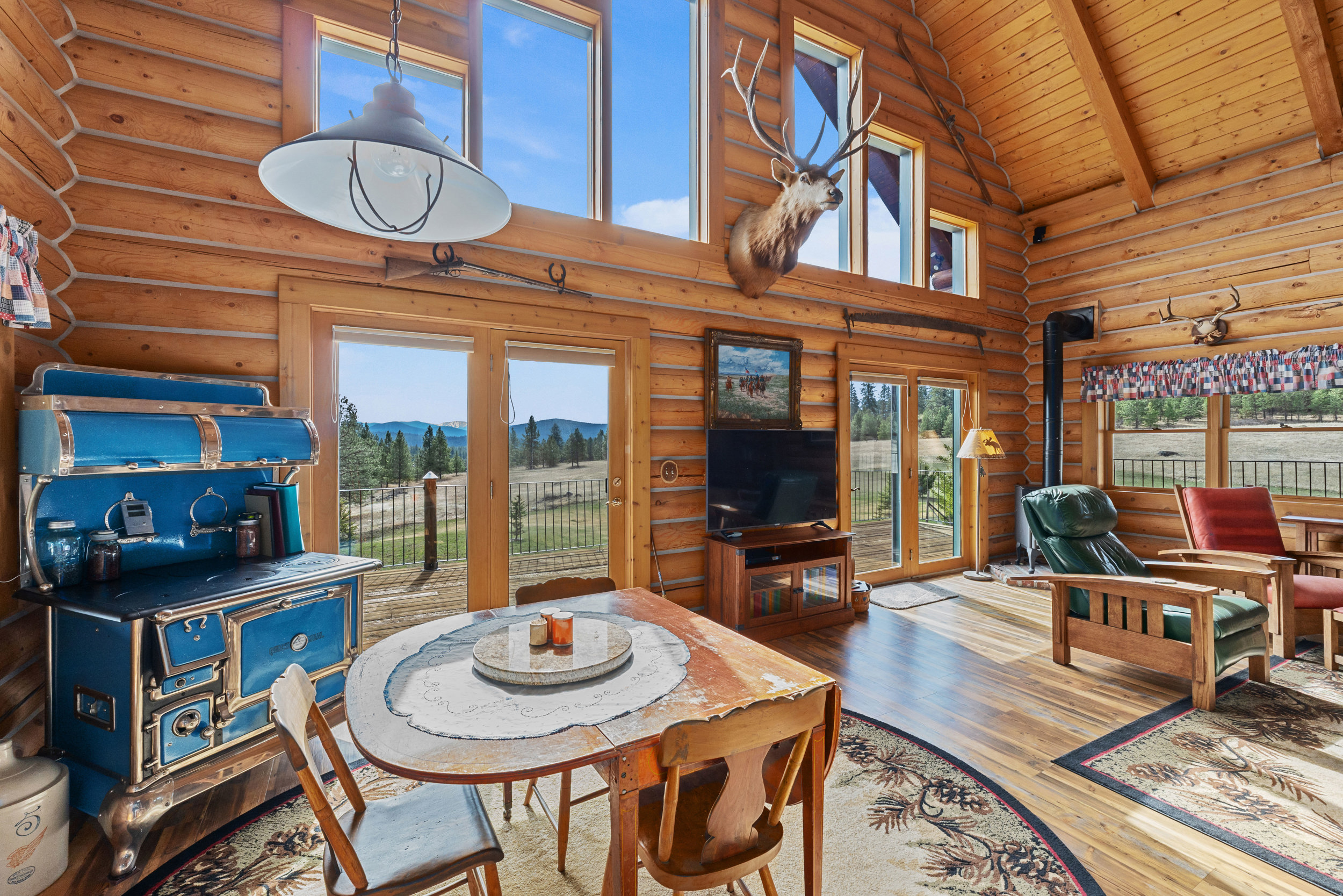 Colville, Washington, 99114, United States, 2 Bedrooms Bedrooms, ,3 BathroomsBathrooms,Residential,For Sale,1763209