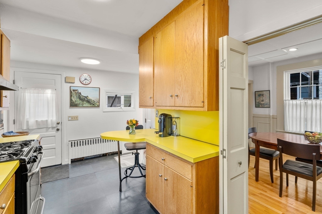 Cambridge, Massachusetts, 02139, United States, 3 Bedrooms Bedrooms, ,2 BathroomsBathrooms,Residential,For Sale,1940619