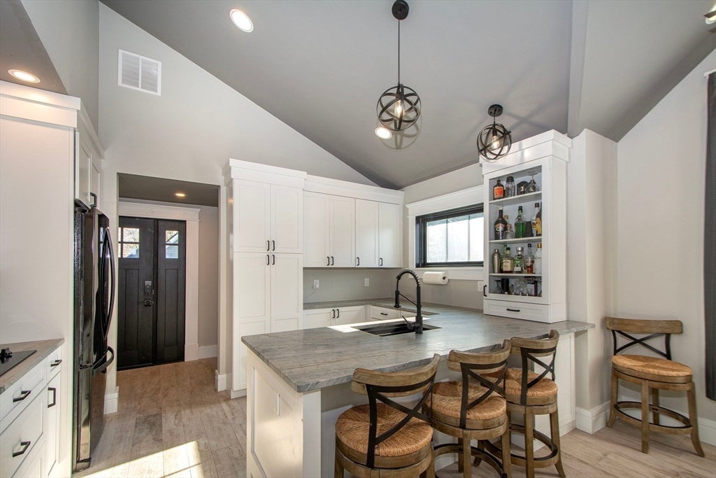 Carver, Massachusetts, 02330, United States, 5 Bedrooms Bedrooms, ,6 BathroomsBathrooms,Residential,For Sale,2005561