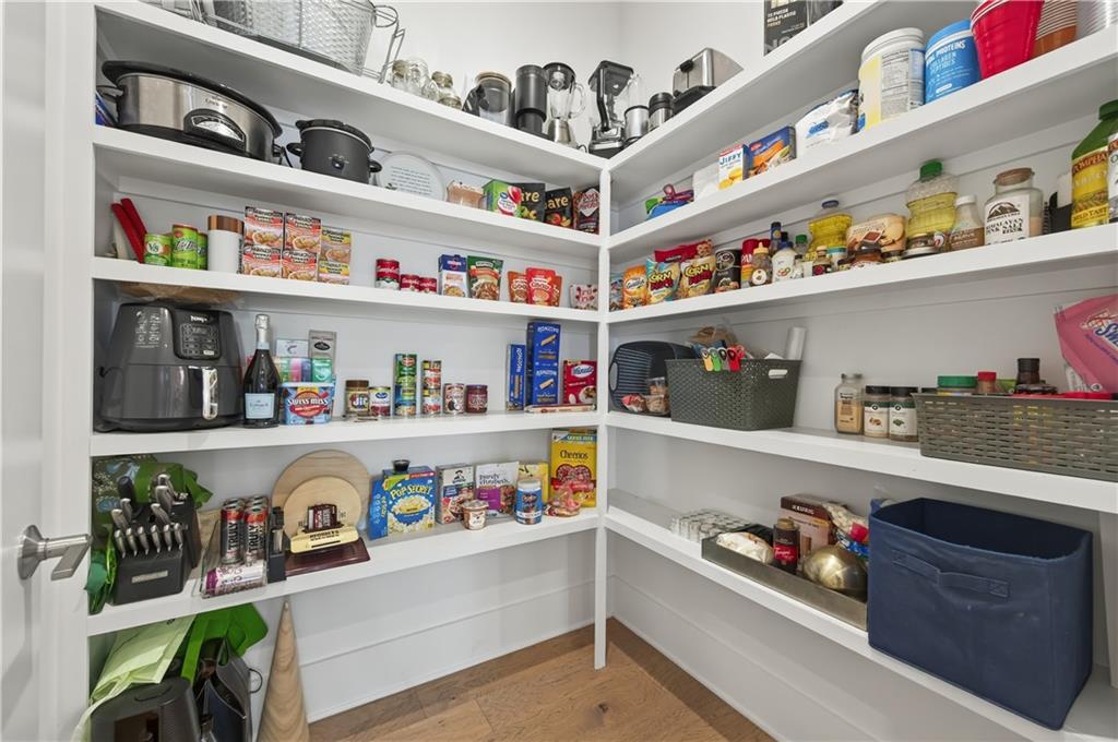 Alpharetta, Georgia, 30005, United States, 3 Bedrooms Bedrooms, ,4 BathroomsBathrooms,Residential,For Sale,1975008