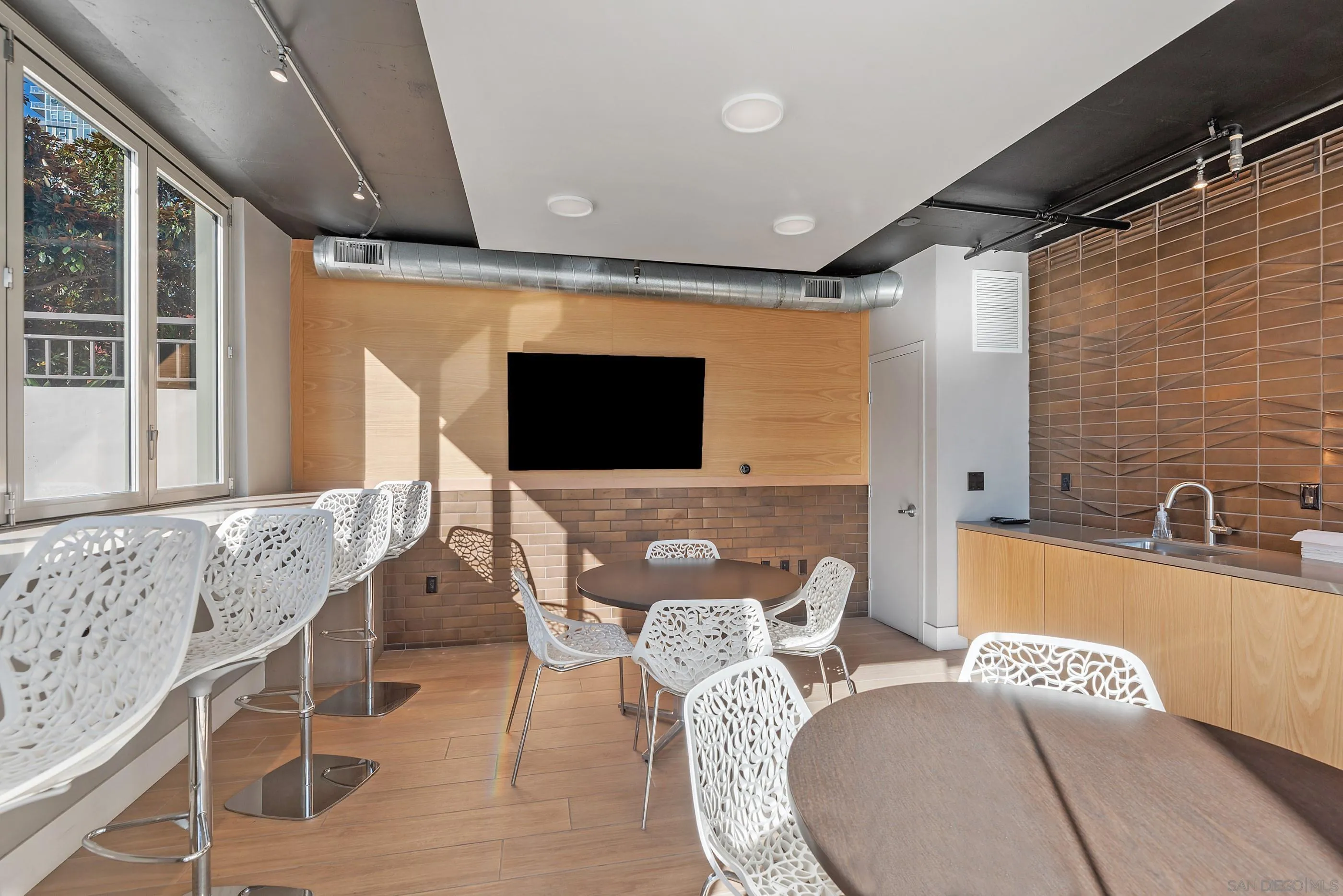 San Diego, California, 92101, United States, 1 Bedroom Bedrooms, ,1 BathroomBathrooms,Residential,For Sale,1999122