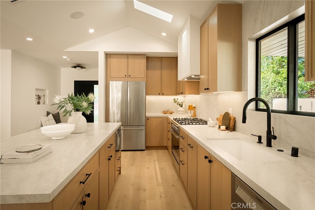 Valley Village, California, 91607, United States, 3 Bedrooms Bedrooms, ,3 BathroomsBathrooms,Residential,For Sale,2002294