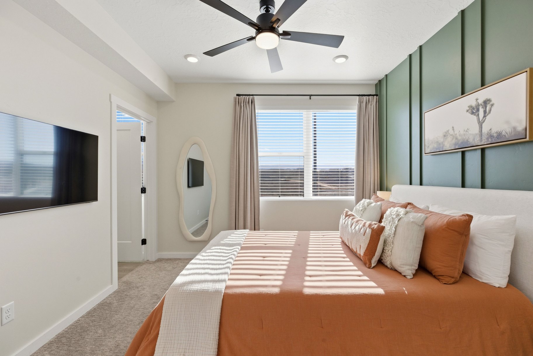  Top-Floor Desert Color Retreat With Lagoon Access & Views - 物件實景