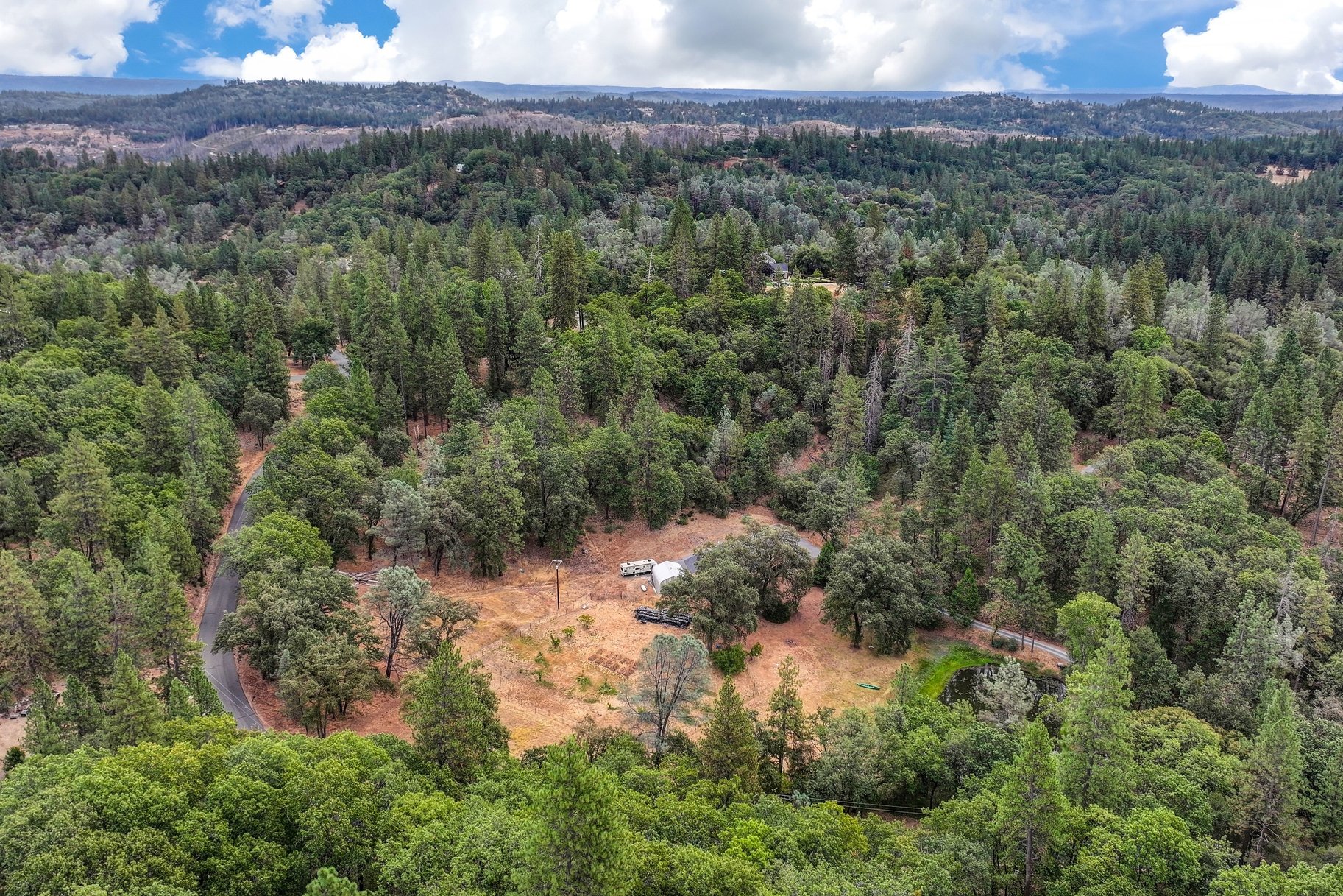  Spacious Grass Valley Country Property, 5 acres, shop and pond - 物件實景