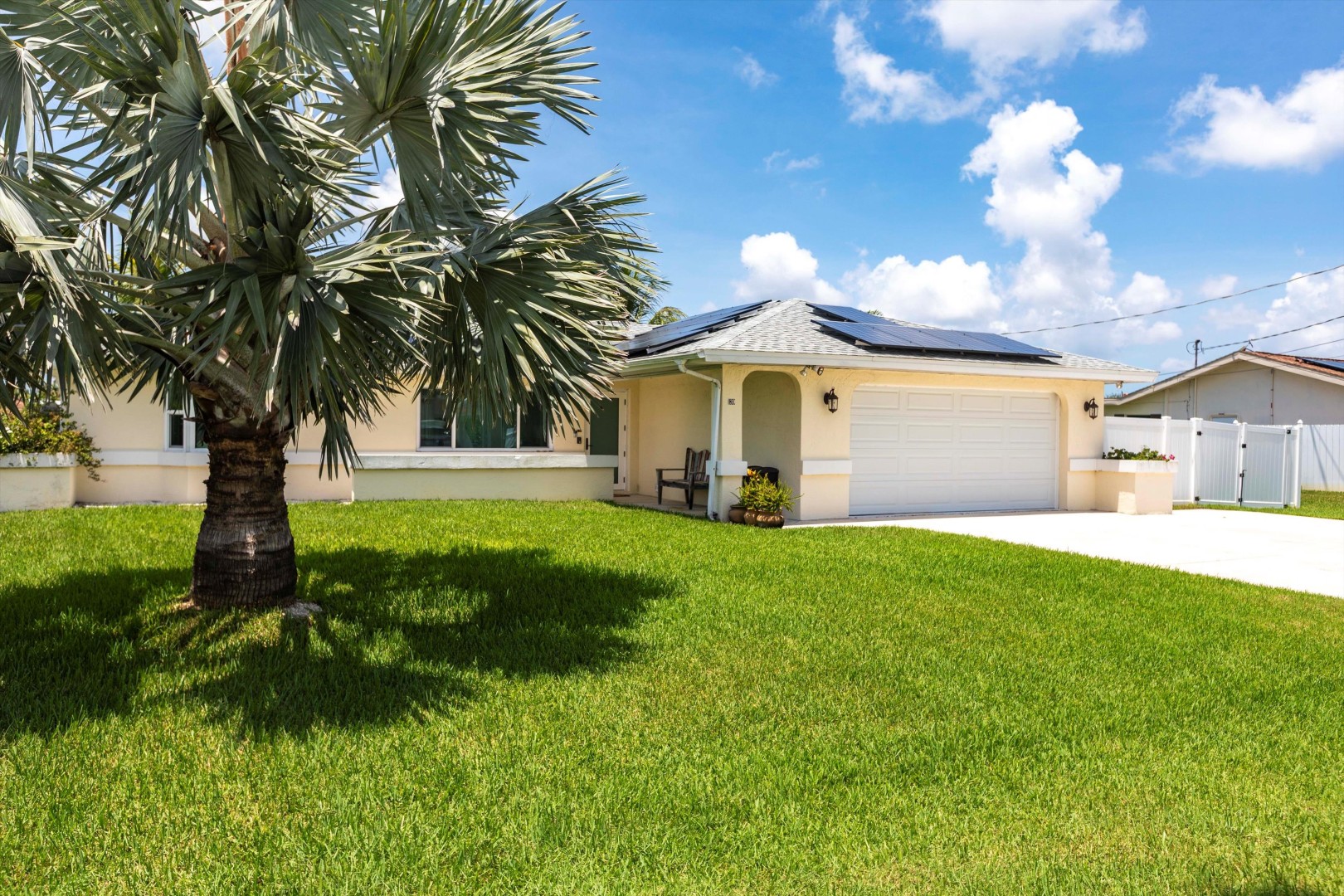Fort Myers, Florida, 33919, United States, 3 Bedrooms Bedrooms, ,2 BathroomsBathrooms,Residential,For Sale,1935078