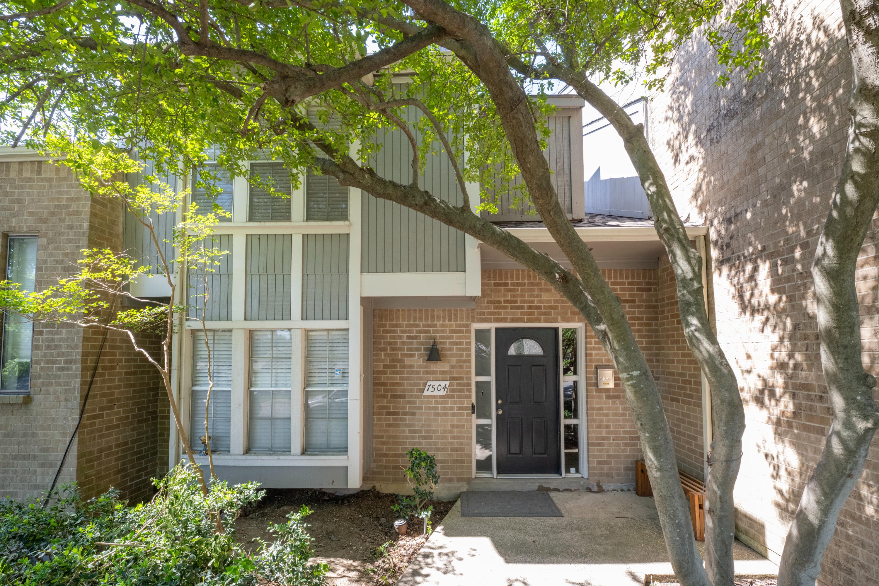  Comfort, Convenience, and Charm—Beautiful 3-Bedroom Townhome - 物件實景