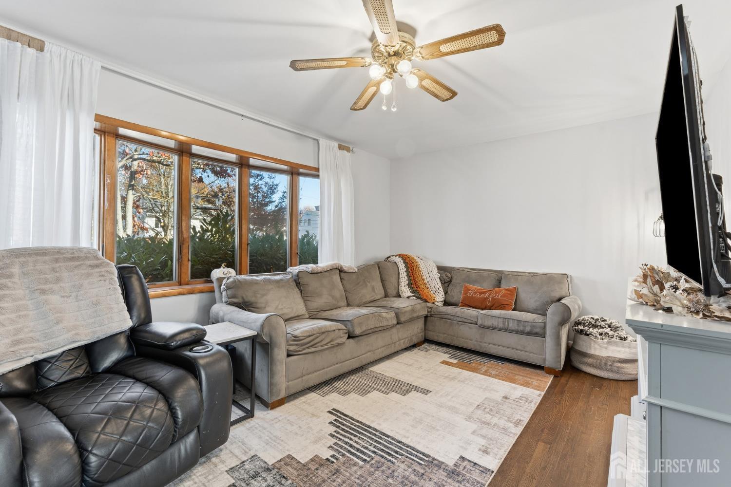 Piscataway, New Jersey, 08854, United States, 3 Bedrooms Bedrooms, ,2 BathroomsBathrooms,Residential,For Sale,1989136