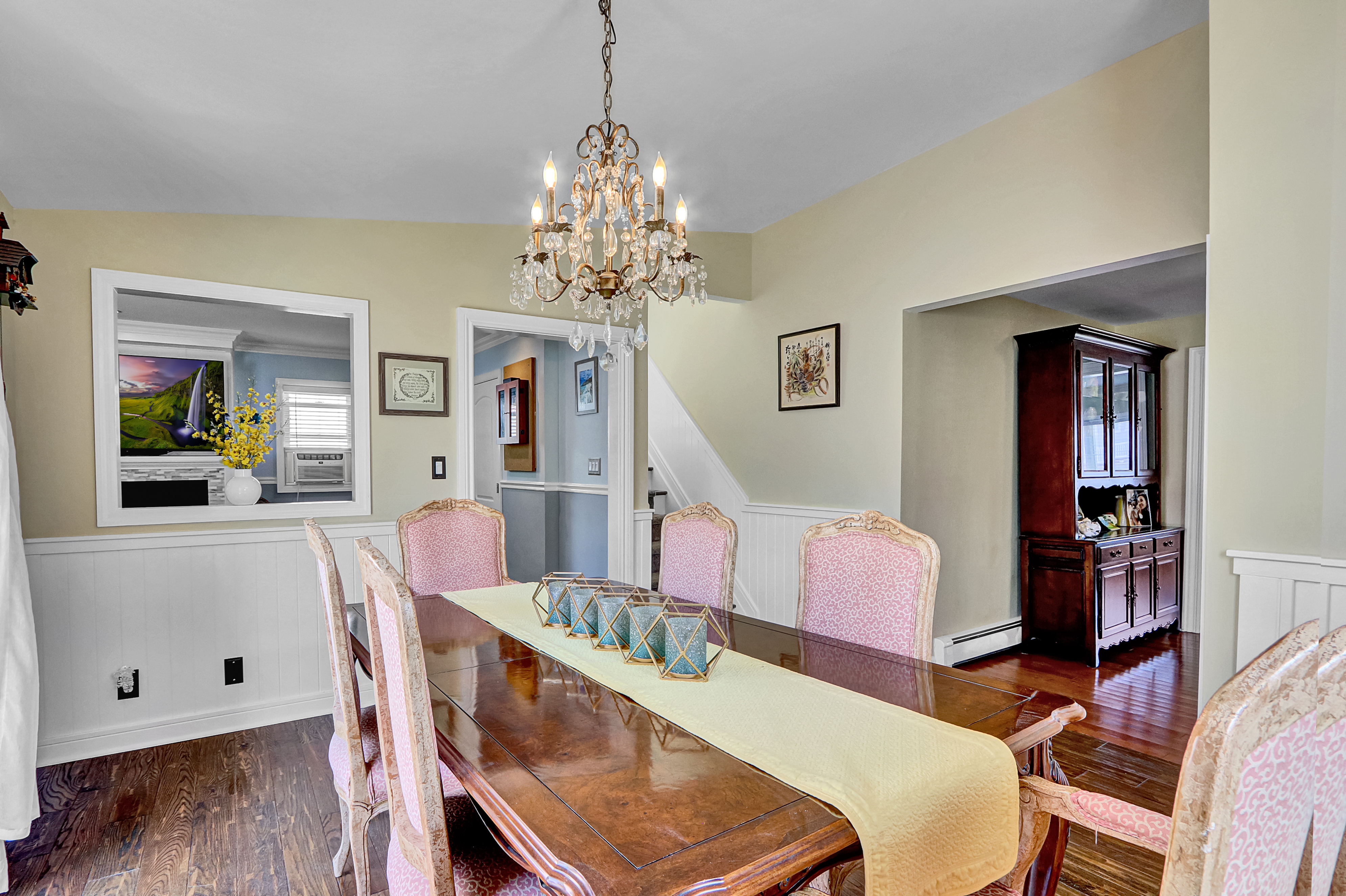 Babylon, New York, 11702, United States, 4 Bedrooms Bedrooms, ,2 BathroomsBathrooms,Residential,For Sale,1921304