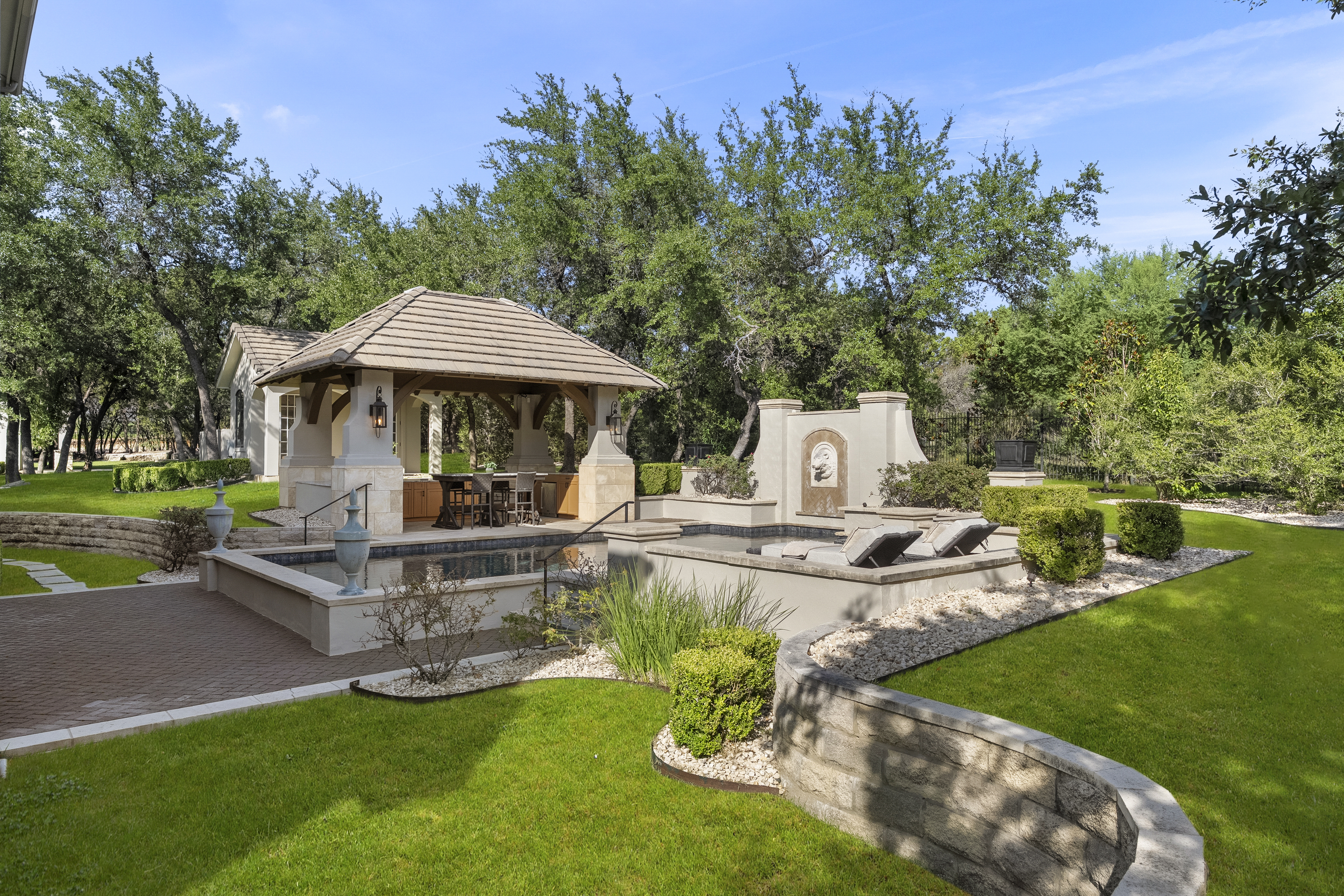  Extraordinary Estate in The Dominion with Dual Residences - 物件實景