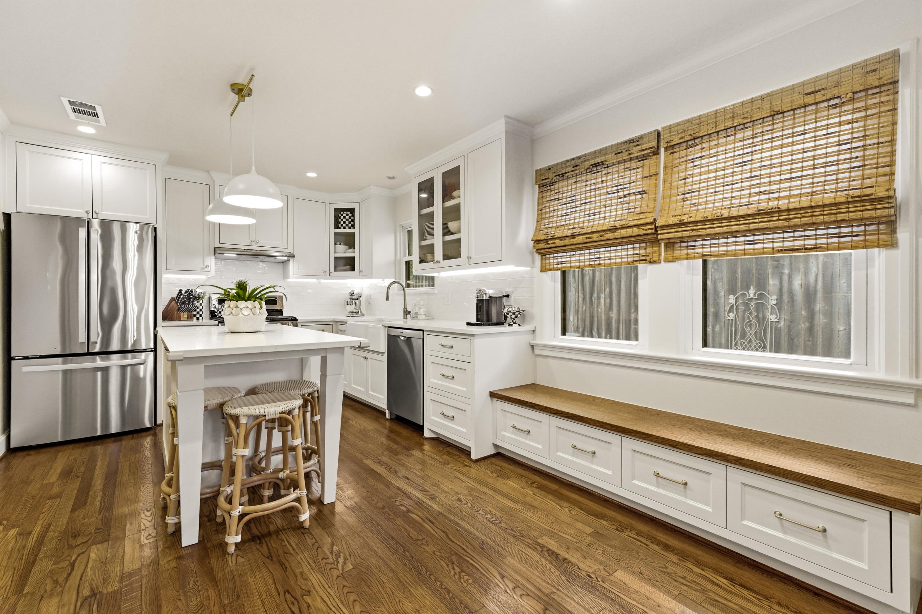  Charming Updated Tudor In Lakewood - 物件實景