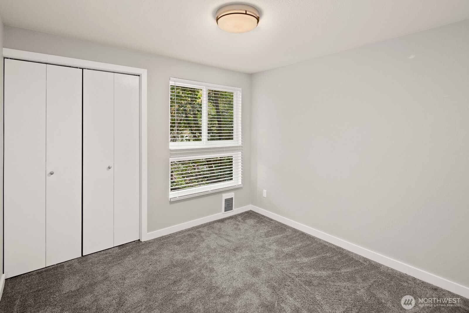 Mercer Island, Washington, 98040, United States, 2 Bedrooms Bedrooms, ,1 BathroomBathrooms,Residential,For Sale,1948638