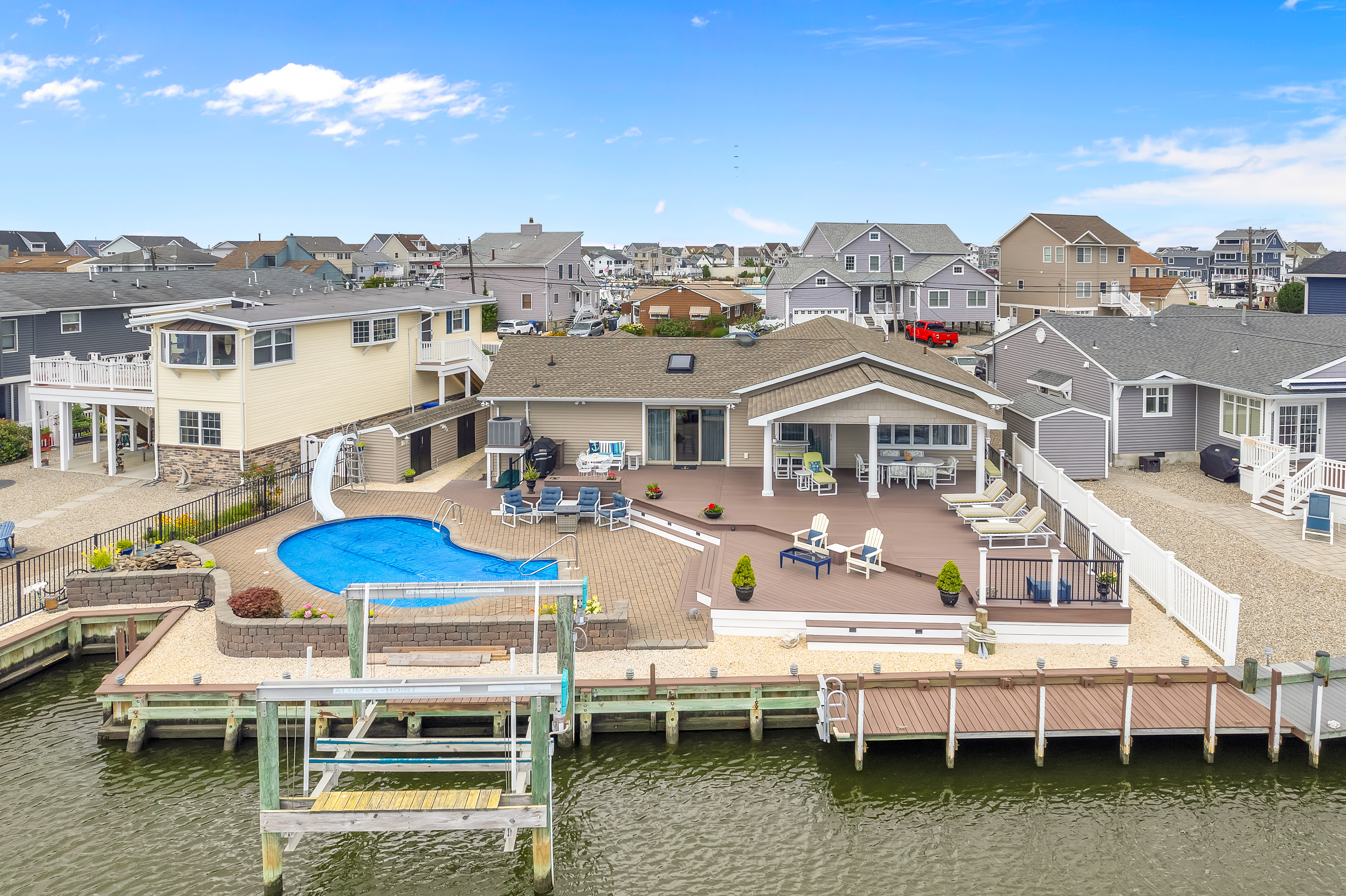  Spacious Waterfront Ranch With In-Ground Pool - 物件實景