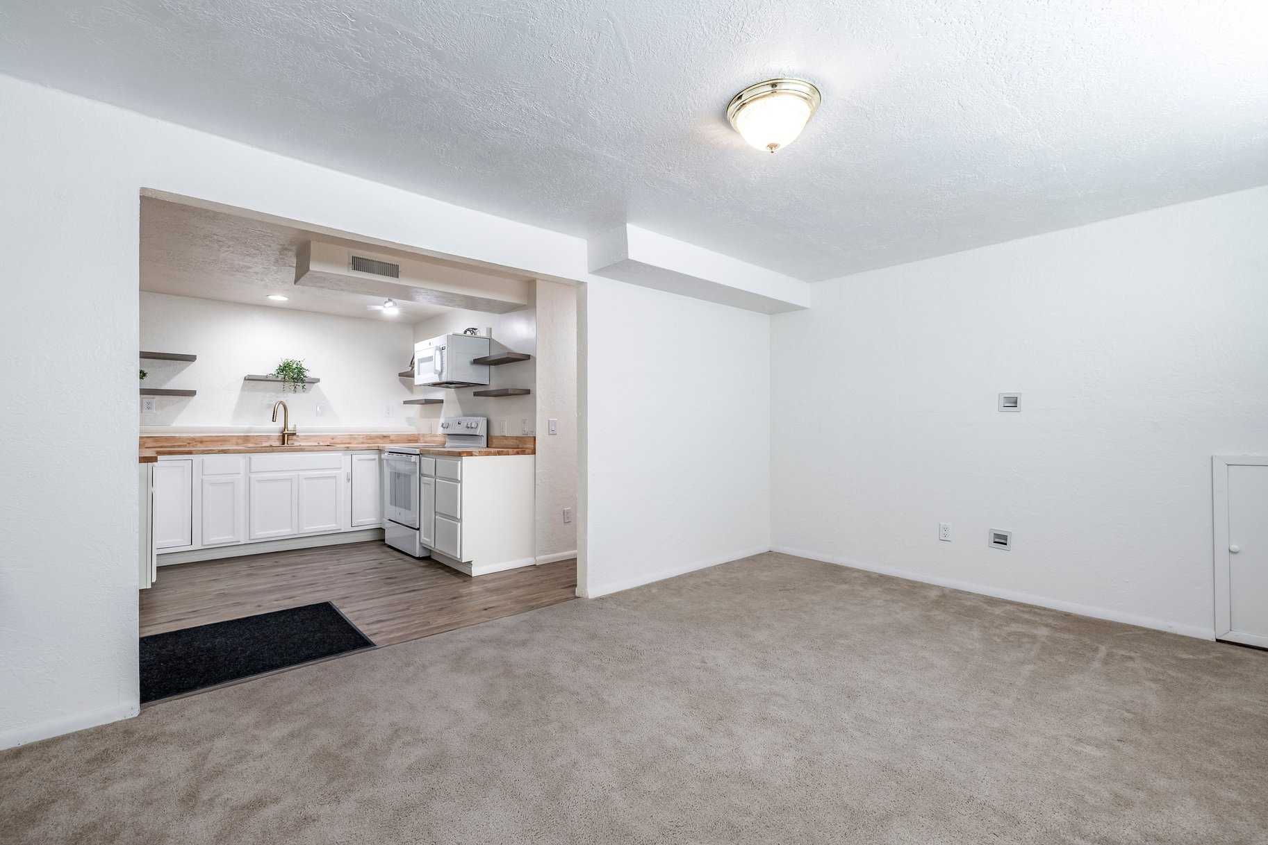  Fully Updated and Move-In Ready - 物件實景