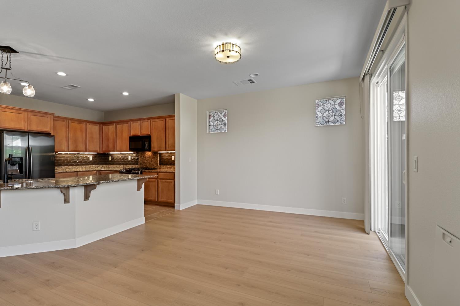 Elk Grove, California, 95757, United States, 3 Bedrooms Bedrooms, ,2 BathroomsBathrooms,Residential,For Sale,1917062