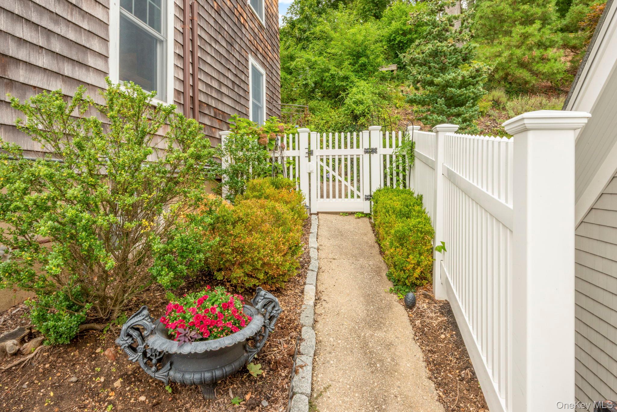 Northport, New York, 11768, United States, 3 Bedrooms Bedrooms, ,2 BathroomsBathrooms,Residential,For Sale,1925556