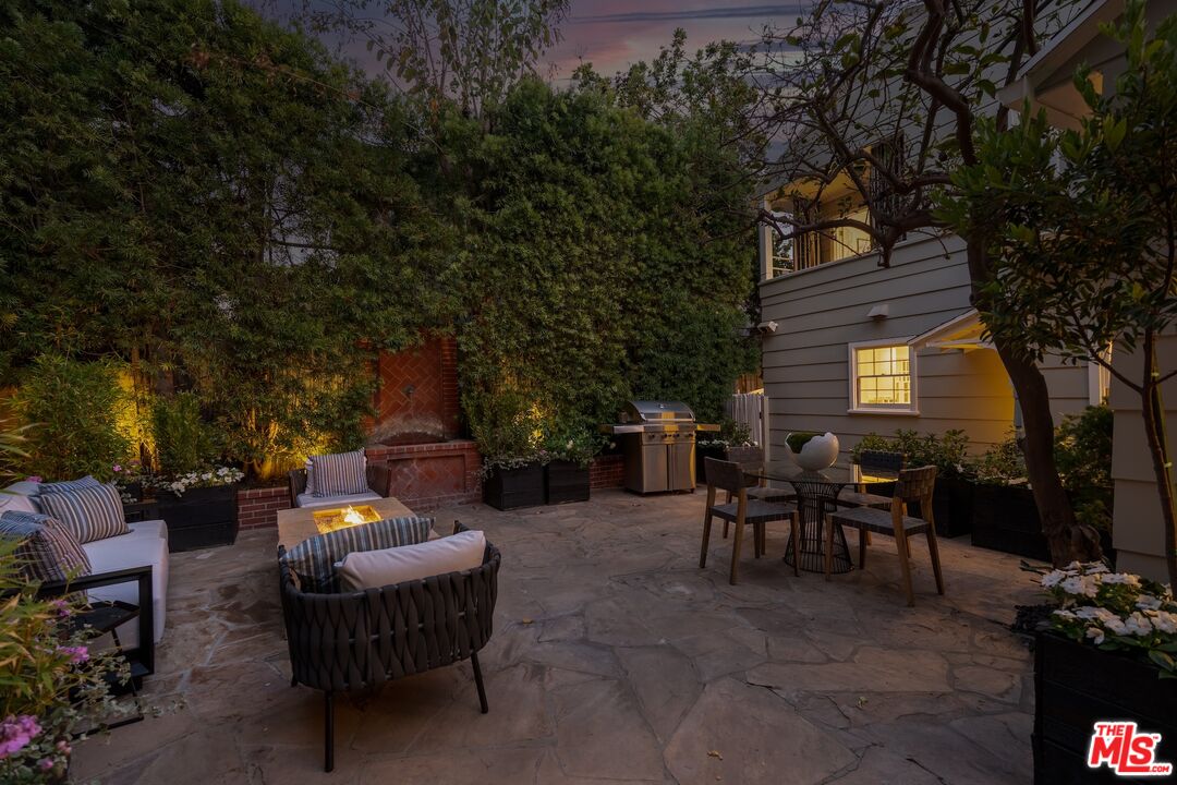 Los Angeles, California, 90046, United States, 3 Bedrooms Bedrooms, ,3 BathroomsBathrooms,Residential,For Sale,1906693