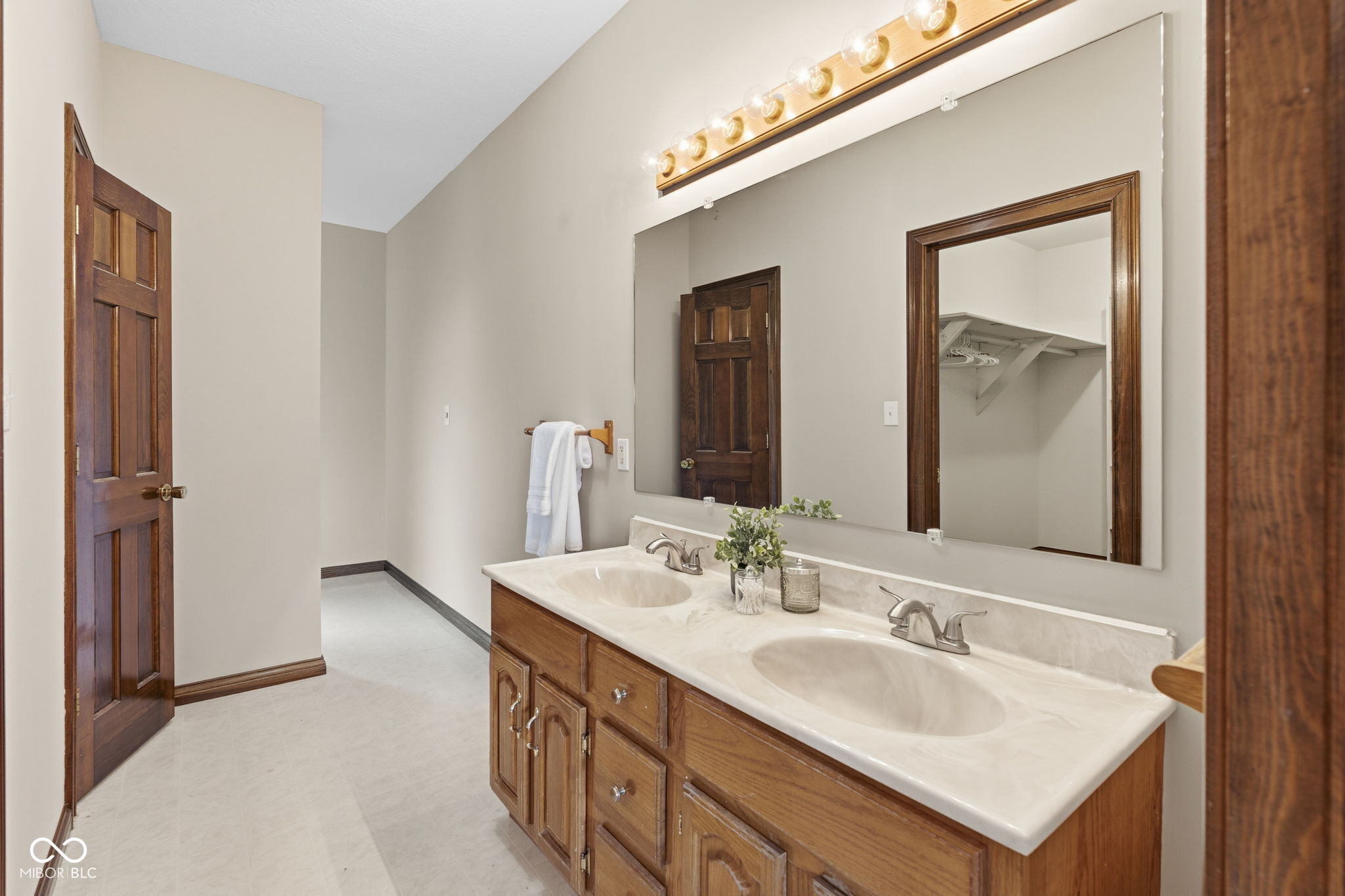 Fairland, Indiana, 46126, United States, 5 Bedrooms Bedrooms, ,4 BathroomsBathrooms,Residential,For Sale,1976010