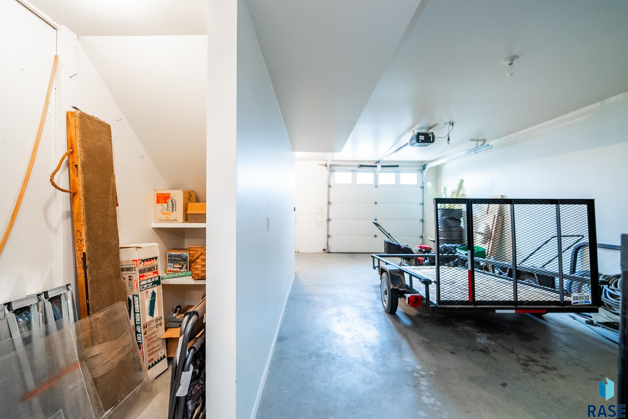 Yankton, South Dakota, 57078, United States, 6 Bedrooms Bedrooms, ,4 BathroomsBathrooms,Residential,For Sale,1975294