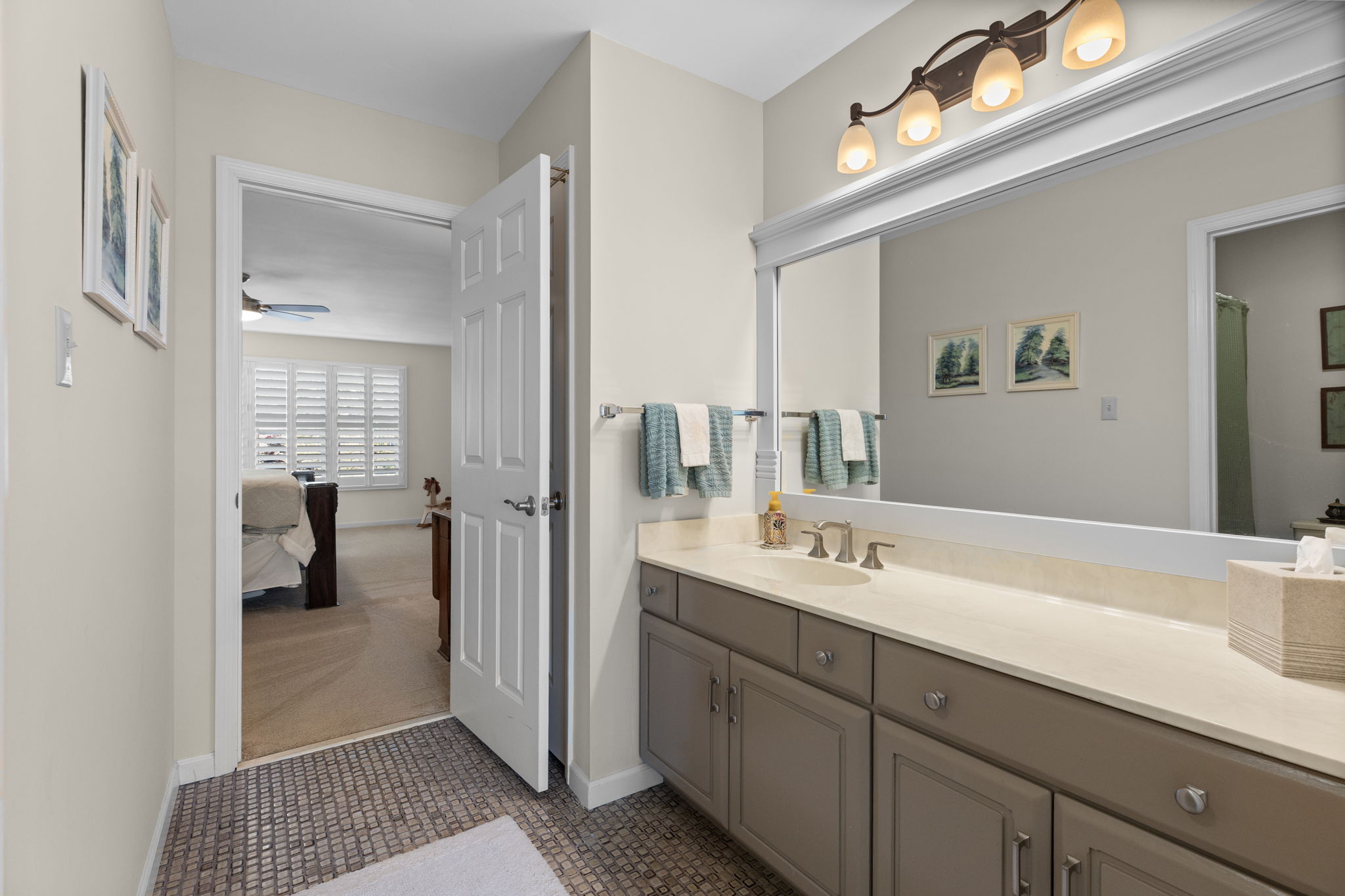  Stunning Cedar Springs Townhome with Modern Updates and Spacious Living - 物件實景