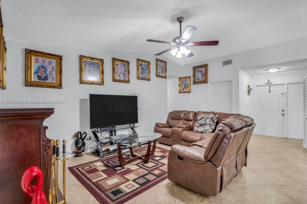 Homestead, Florida, 33032, United States, 5 Bedrooms Bedrooms, ,3 BathroomsBathrooms,Residential,For Sale,1941894