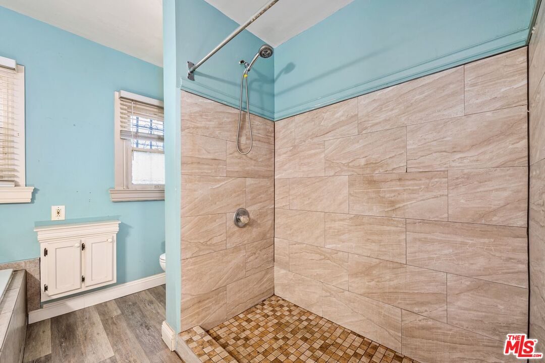 Los Angeles, California, 90004, United States, 3 Bedrooms Bedrooms, ,1 BathroomBathrooms,Residential,For Sale,1896510