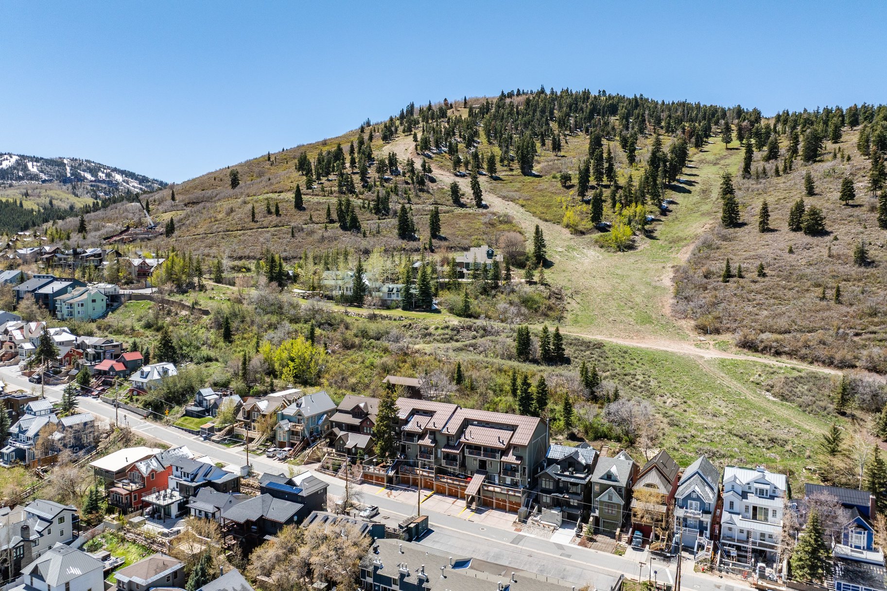  Fully Reimagined Ski-In/Ski-Out Condo — Smart Home Features - 物件實景