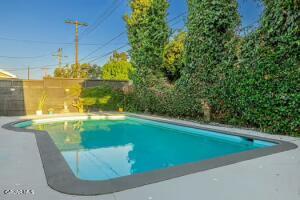 Van Nuys, California, 91405, United States, 3 Bedrooms Bedrooms, ,2 BathroomsBathrooms,Residential,For Sale,1939328