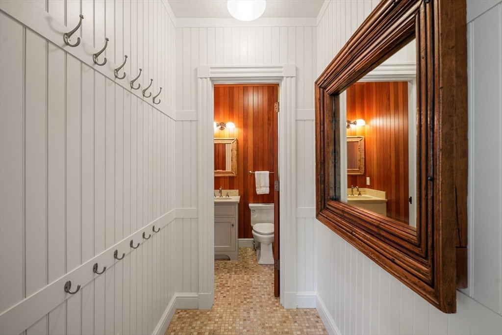 Wellesley, Massachusetts, 02481, United States, 2 Bedrooms Bedrooms, ,3 BathroomsBathrooms,Residential,For Sale,1941651