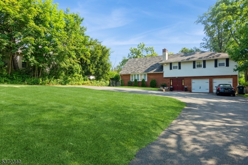 Mountainside Boro, New Jersey, 07092, United States, 5 Bedrooms Bedrooms, ,3 BathroomsBathrooms,Residential,For Sale,1901870
