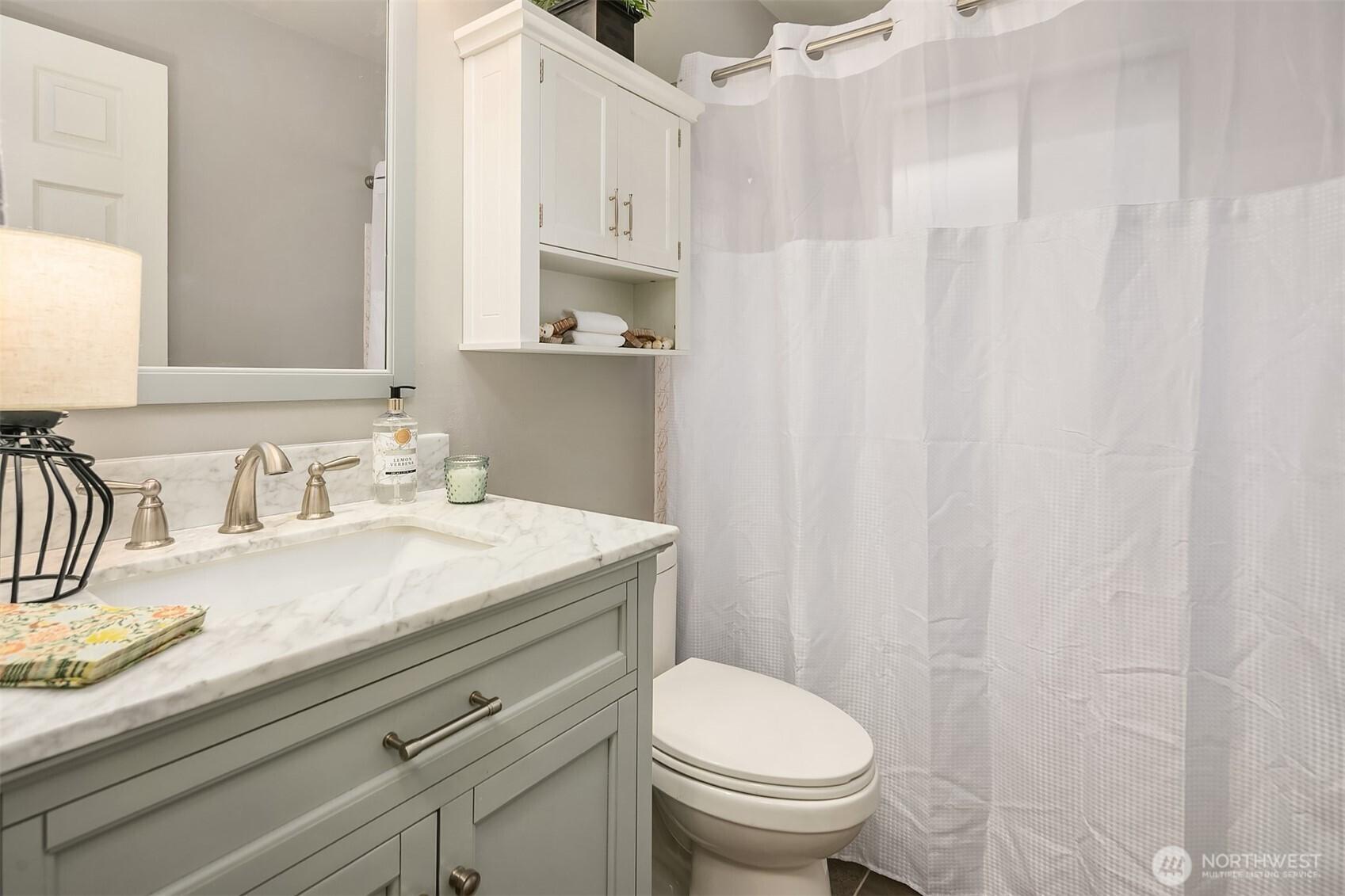 SEATTLE, Washington, 98105, United States, 2 Bedrooms Bedrooms, ,1 BathroomBathrooms,Residential,For Sale,1957633