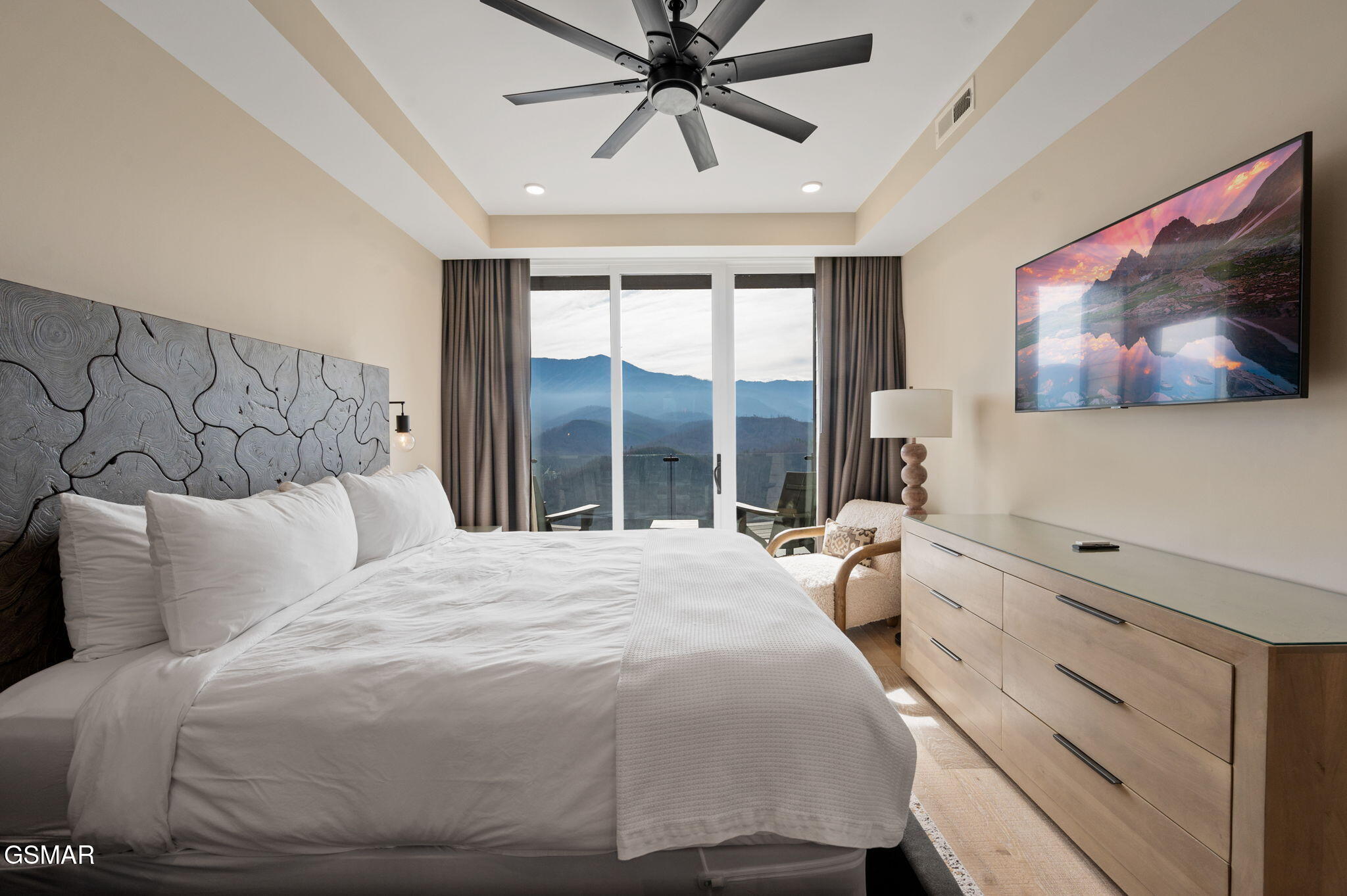 Gatlinburg, Tennessee, 37738, United States, 3 Bedrooms Bedrooms, ,4 BathroomsBathrooms,Residential,For Sale,1977552