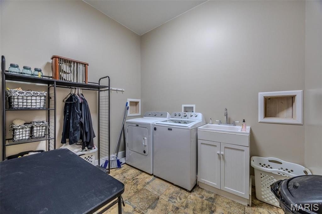 Lebanon, Missouri, 65536, United States, 4 Bedrooms Bedrooms, ,4 BathroomsBathrooms,Residential,For Sale,1976703