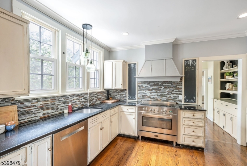 West Milford Twp., New Jersey, 07421, United States, 4 Bedrooms Bedrooms, ,3 BathroomsBathrooms,Residential,For Sale,1992089