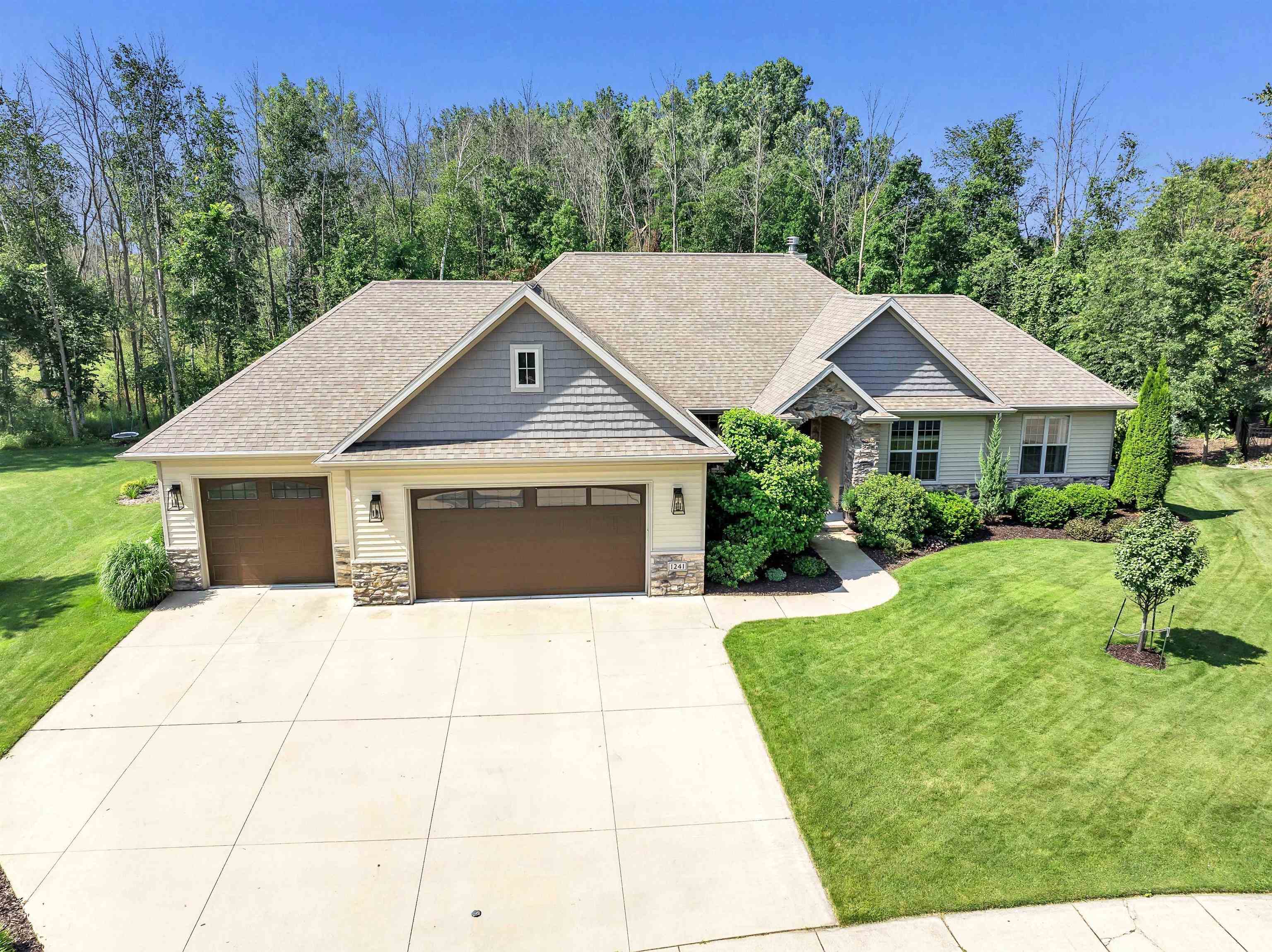 GREEN BAY, Wisconsin, 54313, United States, 5 Bedrooms Bedrooms, ,4 BathroomsBathrooms,Residential,For Sale,1911640