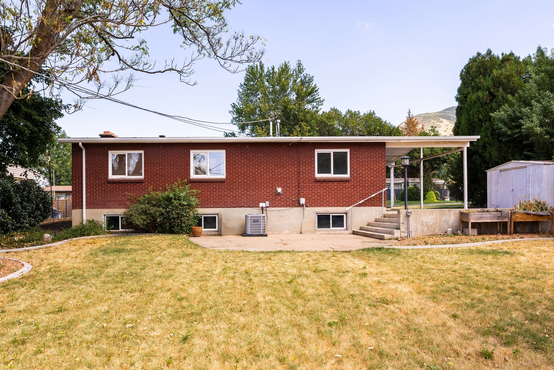 Fully Renovated Rambler With Large Primary En-Suite - 物件實景