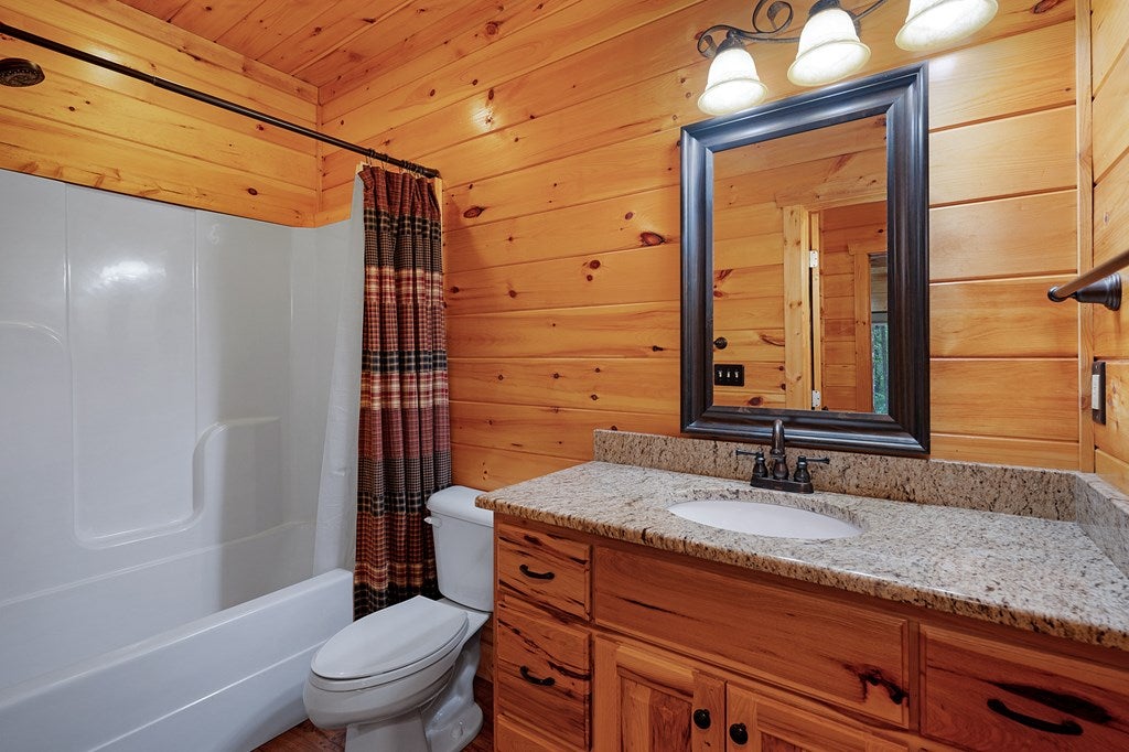 Ellijay, Georgia, 30540, United States, 3 Bedrooms Bedrooms, ,3 BathroomsBathrooms,Residential,For Sale,1837268