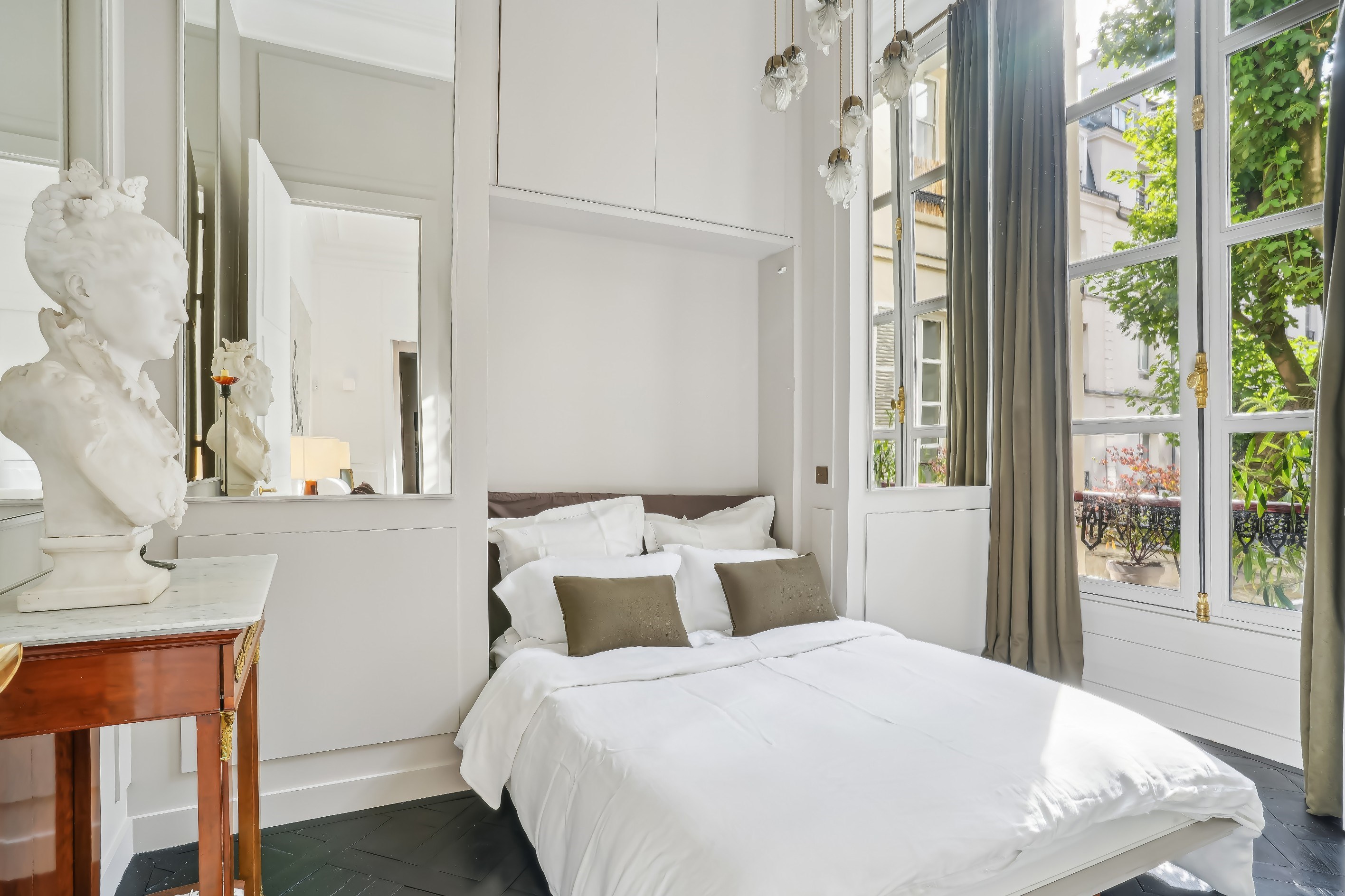  FOR SALE - Marché St honoré - 75001 PARIS - Apartment in a 18th Century