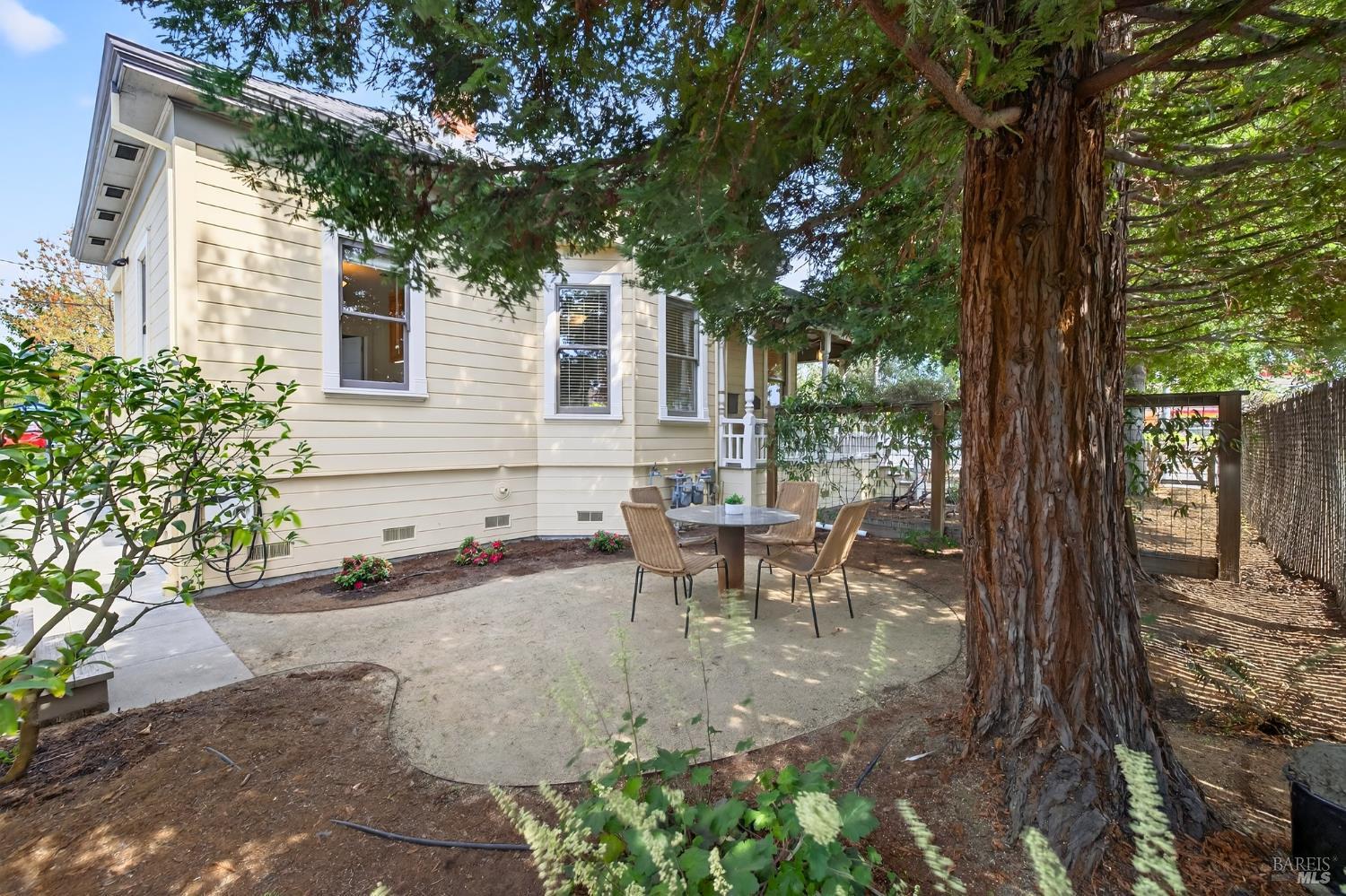 Petaluma, California, 94952, United States, ,Residential,For Sale,2033246