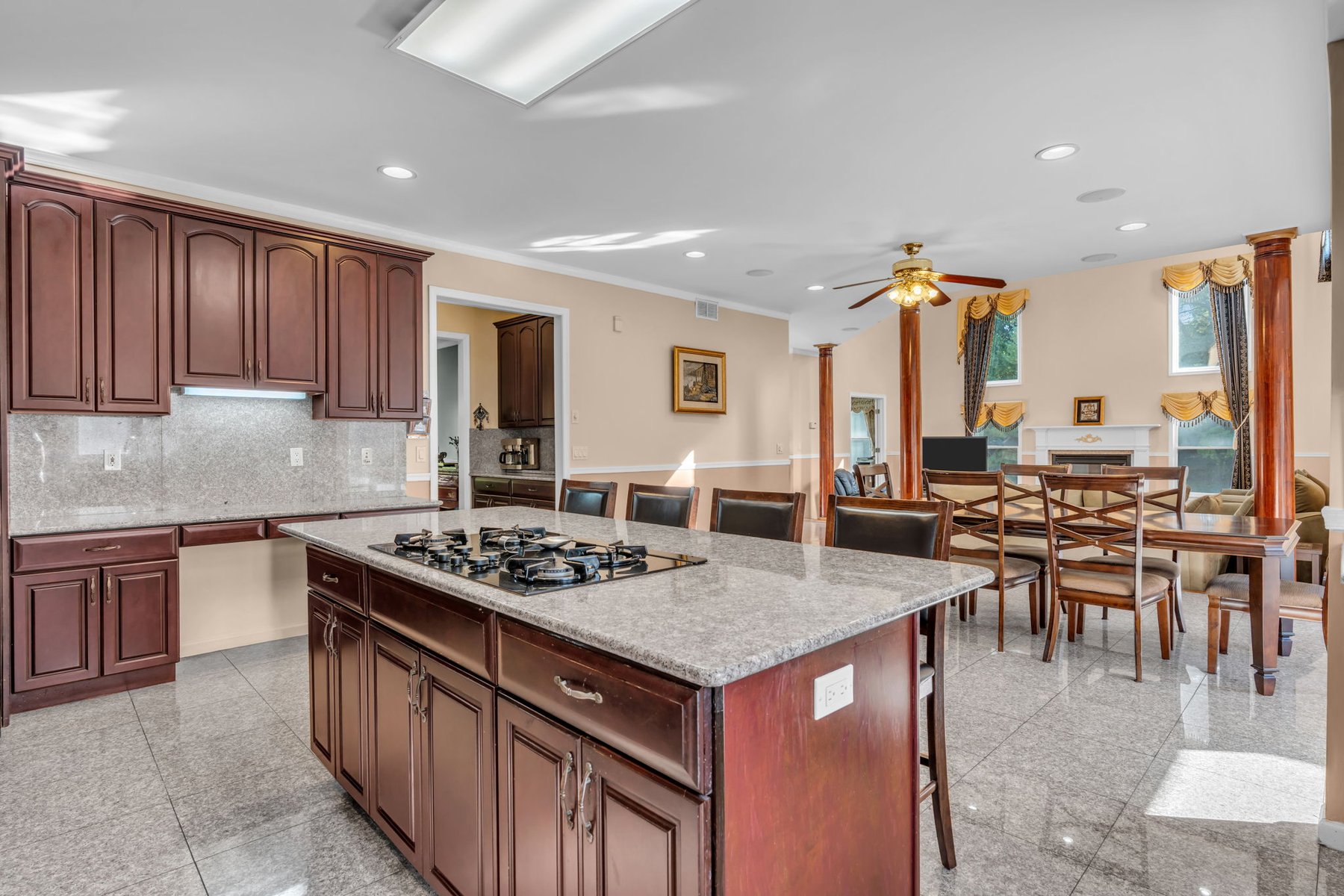  Luxury Multi-Generational Estate - 物件實景