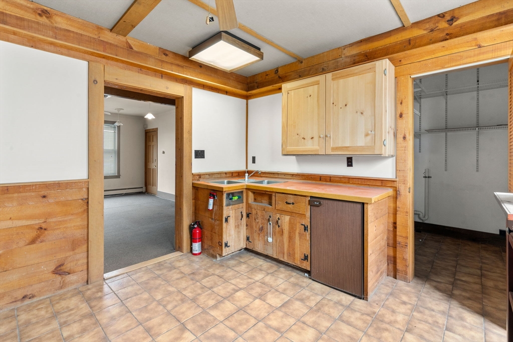 Waltham, Massachusetts, 02453, United States, 2 Bedrooms Bedrooms, ,4 BathroomsBathrooms,Residential,For Sale,1916718