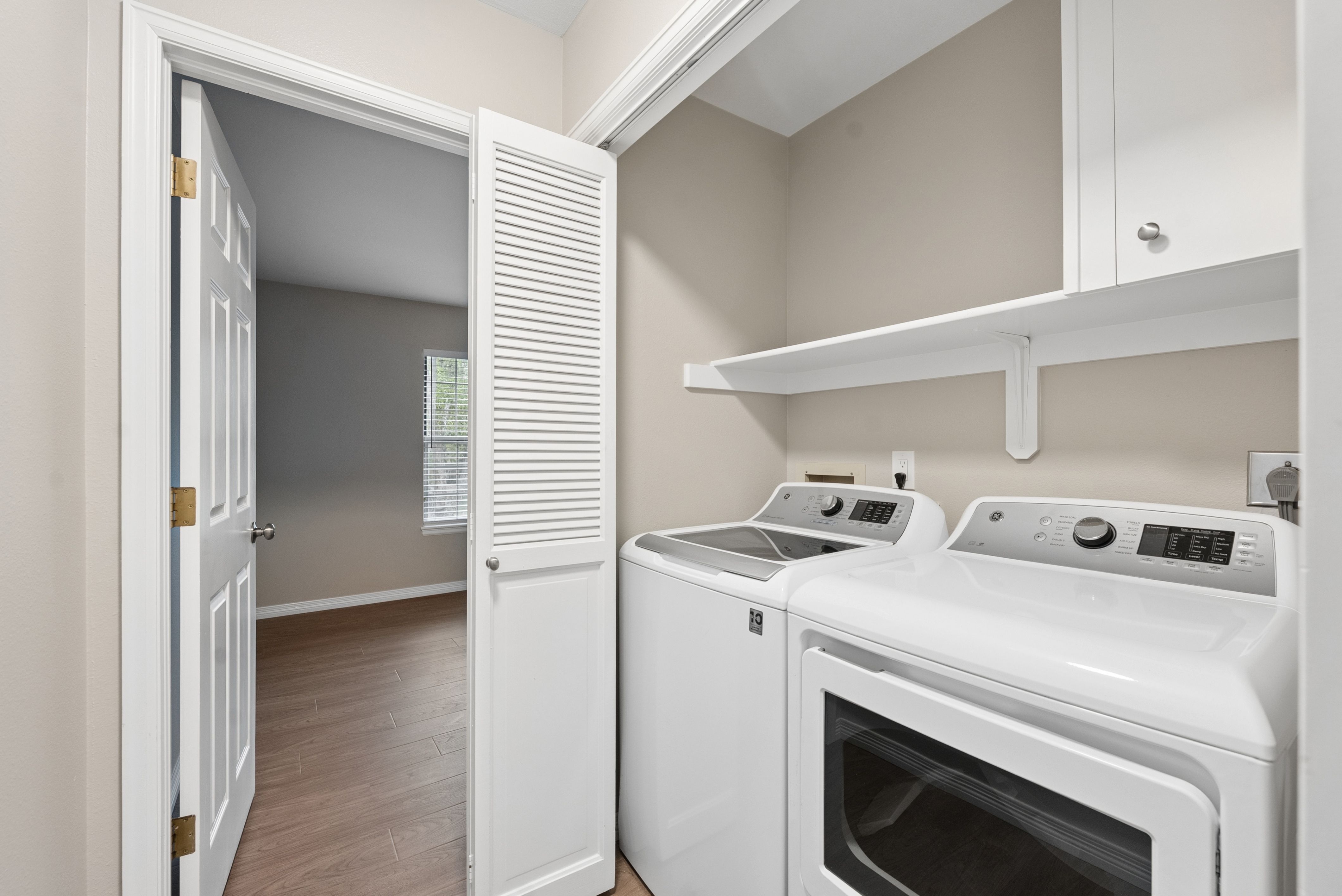 Bright Updated Townhome in Homestead Willows with One-Level Living & Pool Access - 物件實景