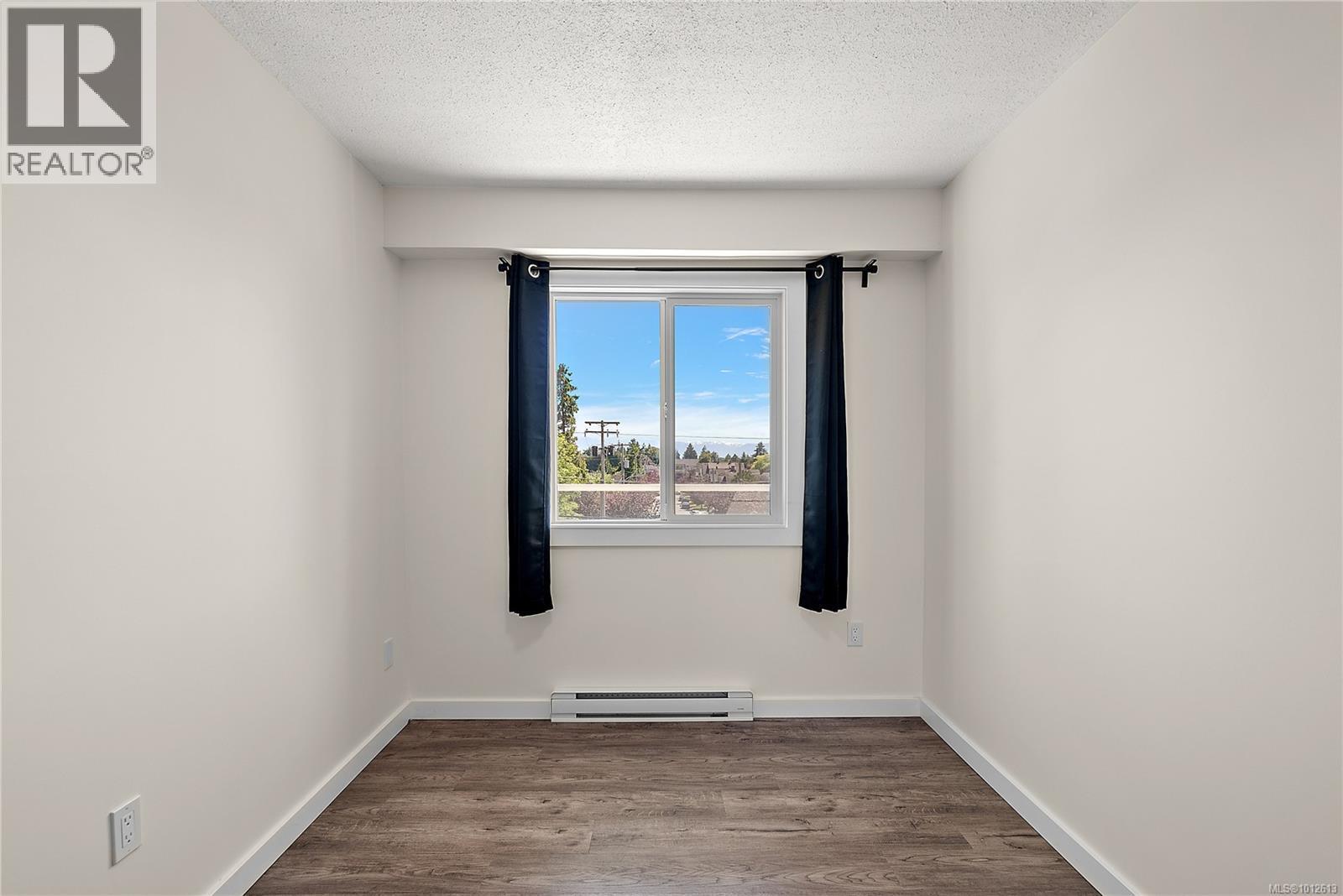 ESQUIMALT, British Columbia, V9A 3N4, CA, 3 Bedrooms Bedrooms, ,1 BathroomBathrooms,Residential,For Sale,1948533