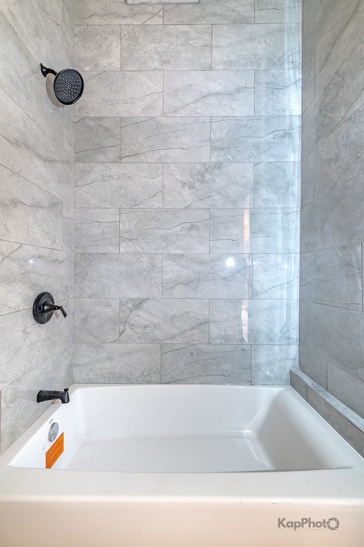 Chicago, Illinois, 60624, United States, 9 Bedrooms Bedrooms, ,Residential,For Sale,1979819